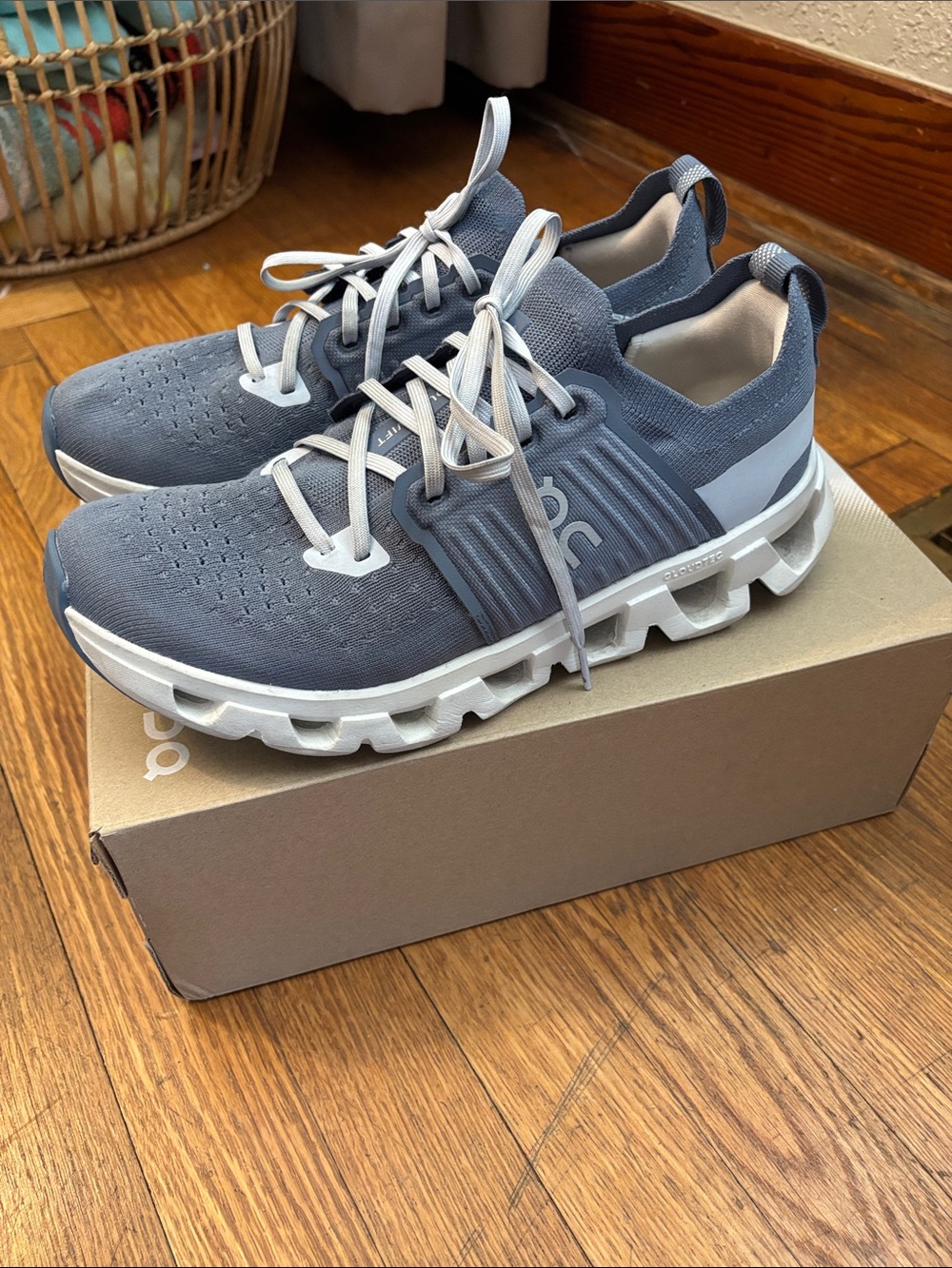 On Cloud Running Women’s Cloudswift 4 Sneakers Shoes Size 9.5
